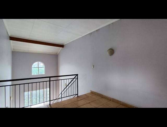 2 BEDROOM TOWNHOUSE FOR SALE IN CASTLEVIEW